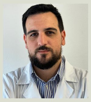 Dr. Eduardo Hevia, especialista en traumatología y cirugía ortopédica y experto en patología de pie y tobillo, pasa consulta en el Centro Médico Sendagrup de Donostia - San Sebastián